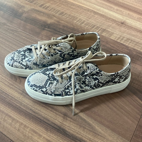 Steve Madden Snake Skin Shoes - Picture 1 of 8